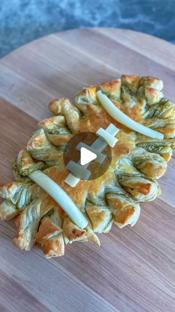 Emily Love Leserman on Instagram: "HOW TO MAKE A BREADSTICK 🏈 ⁣ ⁣ have you seen the Nutella Christmas tree puff pastry? welp, this is the same idea but savory and 🏈 shaped! ⁣ ⁣ TO MAKE:⁣ 🏈 roll out thawed puff pastry⁣ 🏈 top with your favorite savory spread. I went with @bour and pesto, but you could also do spinach and artichoke, bean dip, whatever you fancy!⁣ 🏈 top with the second layer of pastry and cut into a football shape⁣ 🏈 cut 2-3 inch teeth around the perimeter of the football and twist each section⁣ 🏈 brush with egg wash and bake for 20 mins at 400 degrees⁣ 🏈 top with mozzarella laces ⁣ ⁣ enjoy! touchdown! gooo sports! ⁣" Tree Puff Pastry, Christmas Tree Puff Pastry, Nutella Christmas Tree, Nutella Christmas, Fancy Top, Bean Dip, Breadsticks, Egg Wash, A Football