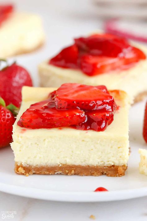 Sheet Pan Cheesecake Recipes, Cheesecake Sheet Cake, Sheet Pan Cheesecake Bars, Sheet Cheesecake, Cheesecake Bars Recipes, Strawberry Cheesecake Bars Recipes, Make Cheesecake, Cheesecake Bars Easy, Cheesecake Bar