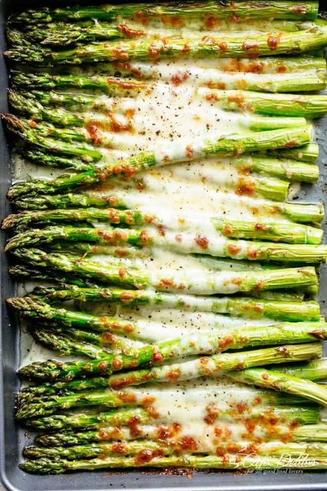 Cheesy Garlic Roasted Asparagus with mozzarella cheese is the best side dish to any meal! Low Carb, Keto AND the perfect way to get your veggies in! Even non-asparagus fans LOVE this recipe! Tastes so amazing that the whole family gets behind this asparagus recipe | cafedelites.com Garlic Roasted Asparagus, Seder Dinner, Grill Vegetables, Cena Light, Asparagus Recipes Baked, Asparagus Recipes, Low Carb Sides, Low Carb Side Dishes, Keto Side Dishes