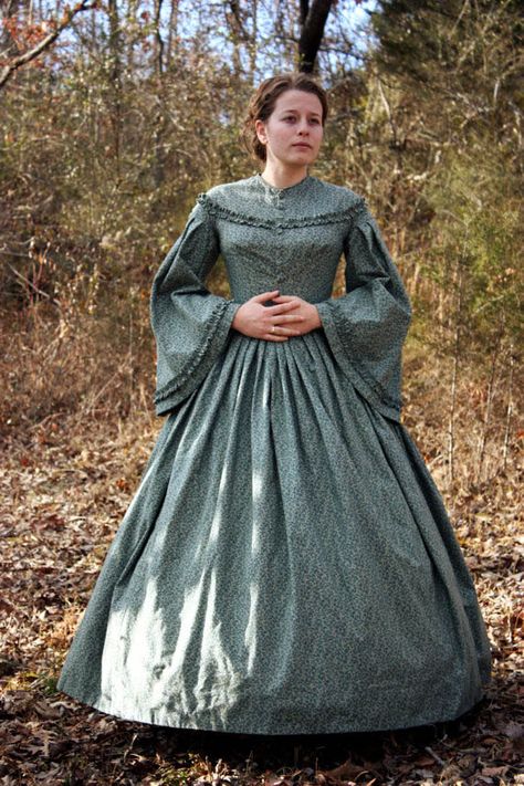 Civil War Day Dress Costume Reenactment by garlandofgrace on Etsy Little Women Costumes, Period Dress, Victorian Costume, Old Fashion Dresses, History Fashion, Old Dresses, Antique Dress, Dress Costume, Historical Dresses