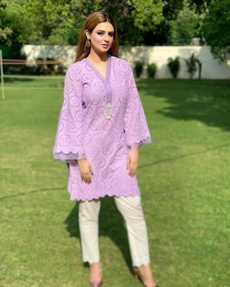 Pakistani Eid Dresses, Pakistani Party Dresses, Style Outfits Summer, Summer Vibes Aesthetic, Ladies Kurti, Aesthetic Summer Outfits, Pakistani Women, Designer Aesthetic, Trendy Shirt Designs