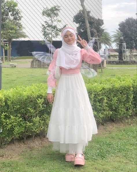 hijabi coquette dollette cottage Fairy Dress Hijab, Hijabi Fairycore, Hijabi Cottagecore, Hijabi Coquette, White Tutu Outfit, Coquette Hijab, Types Of Dresses Styles, Coquette Outfit Ideas, Cute Hijabi Outfits