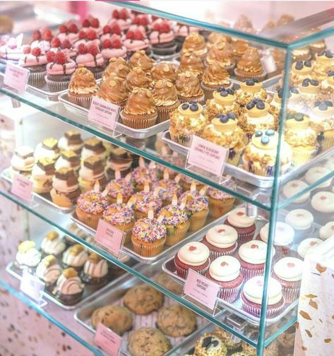 Cake Shop Interior, Whole Cake, Bakery Shop Design, Cute Bakery, Café Design, Bakery Interior, Small Bakery, Bakery Design Interior, Bakery Decor