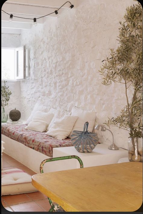 Mediterranean Minimalism, House In Spain, Minimal Rustic, Mediterranean Interior, Mediterranean Style Homes, Mediterranean Decor, Spanish House, Mediterranean Home, Style Deco