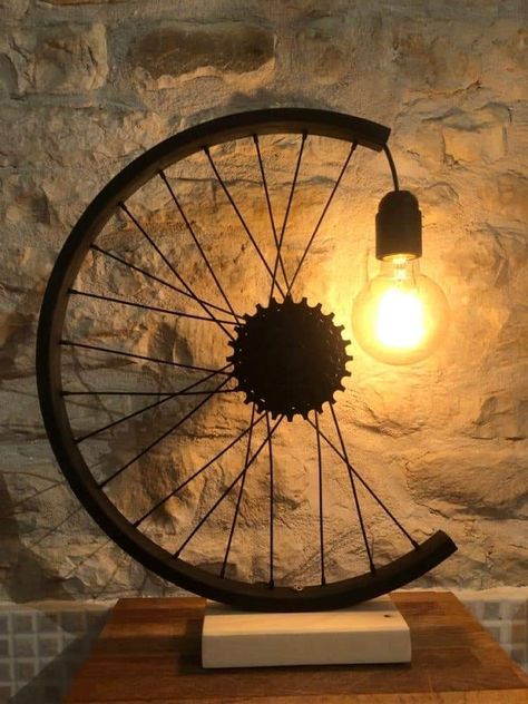 Homemade Lamps, Bicycle Decor, Diy Lampe, Woodworking Project Plans, Wheel Decor, Deco Originale, Bicycle Wheel, Craft Room Decor, Bicycle Art