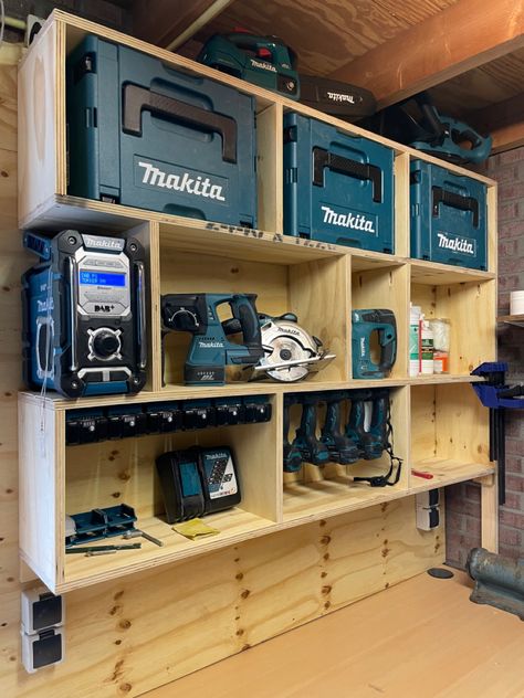 Makita Tool Storage, Garage Storage Plans, Garage Storage Inspiration, Woodworking Garage, Garage Workshop Organization, Workshop Layout, Workbench Plans Diy, Makita Tools, Tool Storage Diy