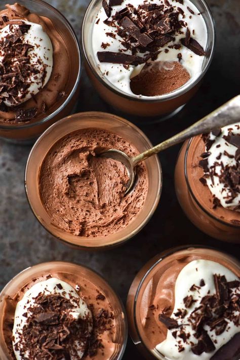 Dairy free chocolate mousse that is egg free and vegan. An easy recipe that tastes absolutely incredible and undetectably dairy free. Non Dairy Chocolate Mousse, Dairy Free Mousse, Dairy Free Chocolate Mousse, Vegan Gluten Free Brownies, Choc Mousse, Coffee Mousse, Dairy Free Chocolate Cake, Vegan Chocolate Mousse, Dairy Free Cream