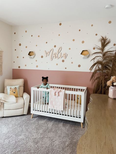 Pink Wall Nursery, Girl Boho Nursery Ideas, Baby Room Ideas Girl, Baby Girl Room Design, Baby Girl Room Decorating Ideas, Baby Bedroom Girl, Baby Girl Boho Nursery