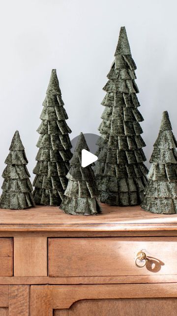 Making Christmas Decorations, Velvet Christmas Tree, Velvet Christmas, Glue Gun, Crafty Diy, Christmas Decorations To Make, Yule, Geneva, Christmas Trees