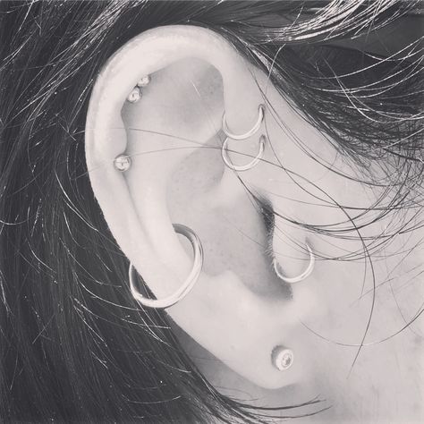 Pretty little seamless hoops in my tragus and forward helix piercings. I love… Forward Helix Earrings Hoop, Forward Helix Piercing Hoop, Forward Helix Hoop, Double Forward Helix Piercing, Forward Helix Piercings, Triple Forward Helix Piercing, Helix Earrings Hoop, Flat Piercing, Forward Helix Earrings