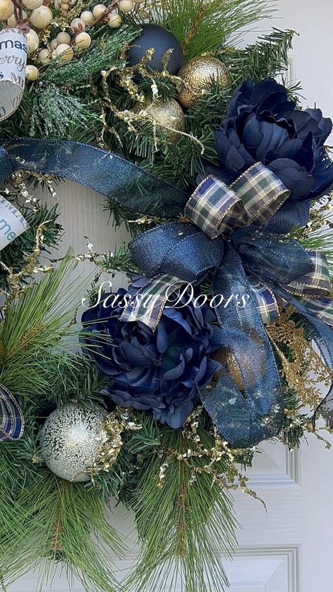 1 Tartan Christmas Decorations, Homemade Christmas Wreaths, Blue Christmas Tree Decorations, Colorful Christmas Decorations, Diy Christmas Door, Holiday Lanterns, Blue Christmas Decor, Cozy Christmas Decor, Blue Christmas Tree