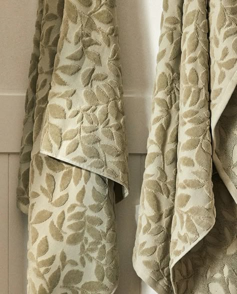 Bath Design, Beautiful Bathrooms, Kitchen Linens, Maine House, Zara Home, Textile Patterns, Bathroom Towels, Cotton Towels, House Inspiration