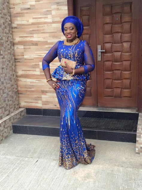 Asoebi Lace Styles, Asoebi Lace, Ankara Tops, African Lace Styles, Kente Styles, African Dresses Modern, Afrikaanse Mode, Lace Dress Styles, African Lace Dresses