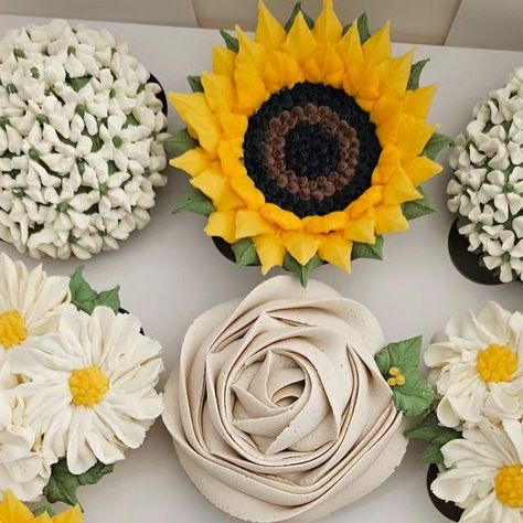 Bouqcake Blossoms on Instagram: "Slight variation to a Sunflower, daisy and neutral floral box I did recently 🌻 #cupcakesofinstagram #cupcakedecorating #cupcakeinspiration #buttercreamflowers #sunflowers #mothersdaycupcakes #cupcakedaily #cakephotography #buttercreamsunflowers #giftidea #brisbanelocal #cupcakebouquet #sunflowercupcakes #cupcakegoals #instabake #brisbanecakeartist #handpipedflowers #floralcupcakes #buttercreamrosettes #rosettes #weddings #yellowcupcakes #engagement #daisies #su Daisy Cupcakes, Sunflower Cupcakes, Yellow Cupcakes, Decorated Cupcakes, Mothers Day Cupcakes, Sunflower Daisy, Floral Cupcakes, Cupcake Bouquet, Cake Photography