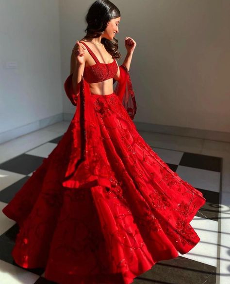 Sunaina Khera, Tulle Blouse, Organza Lehenga, Indian Designers, Organza Skirt, Red Lehenga, Lehenga Designs, Silk Organza, Wedding Outfits