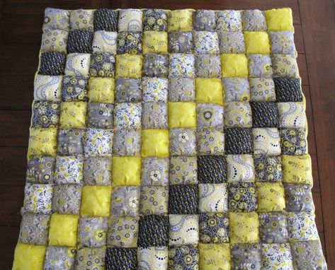 Puff Quilt Tutorial for Beginners ~ DIY Tutorial Ideas! Puffed Quilt, Puff Quilts, Olsen Family, Puff Blanket, Biscuit Quilt, Puff Quilt Tutorial, Puffy Quilt, Pillow Quilt, Easy Puff