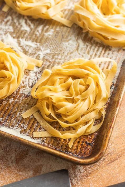 Homemade Tagliatelle, Tagliatelle Recipe, Easy Homemade Pasta, Pasta Fresh, Tagliatelle Pasta, Homemade Pasta Recipe, Frozen Pasta, Pasta Roller, Picture Tutorial