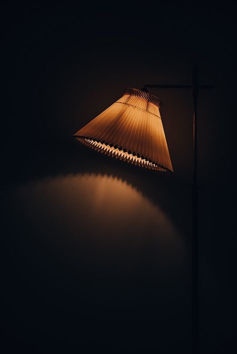 Low Aesthetic, Lamp Photography, Easy People Drawings, Iphone Wallpaper Earth, Meldi Ma Hd Photo, Beautiful Beach Pictures, Food Art Photography, Pretty Wallpapers Tumblr, Cartoon Love Photo