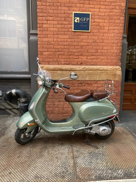 Cute Moped, Moped Aesthetic, Vintage Moped, Retro Scooter, Image Moto, Moped Scooter, Vespa Vintage, Vespa Scooters, Mopeds