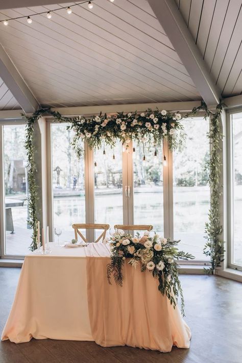 Sweetheart Table Cheesecloth, Bride Groom Table Simple, Rectangular Sweetheart Table Wedding, Table Of Honor Wedding, Small Sweetheart Table, Sweetheart Table Simple, Simple Sweetheart Table, Engagement Table Decorations, Main Table Wedding