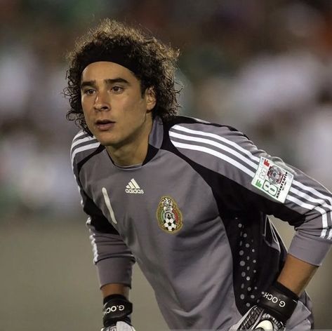 Memo Ochoa Icons, Gorillaz 2 D, Memo Ochoa, Soccer Men, Mexico Wallpaper, Soccer Boyfriend, Club America, Celeb Crushes, Cool Countries