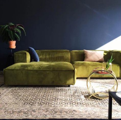 Green Sofa Living Room, Velvet Furniture, Green Couch, Unique Sofas, Green Velvet Sofa, Trendy Furniture, Green Sofa, Beautiful Sofas, Living Room Green