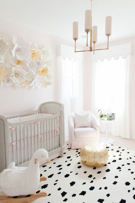 Diy Kids Room, Glam Nursery, Nursery Design Girl, Nursery Paint Colors, Nursery Designs, Sweet Nursery, Nursery Paintings, Beautiful Nursery, Gender Neutral Nursery