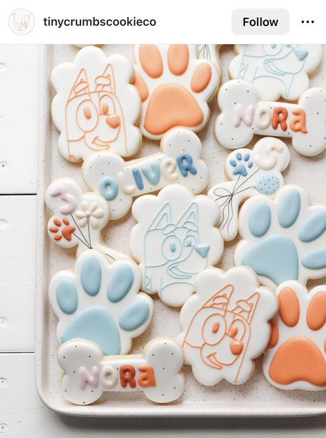 Simple Cookies Decorated, Bluey Cookies Birthday, Simple Cookie Designs, Blue Decorated Cookies, Beginner Decorated Cookies, Bluey Sugar Cookie, Bluey Decorated Sugar Cookies, Bluey Themed Cookies, Bluey Sugar Cookies Ideas