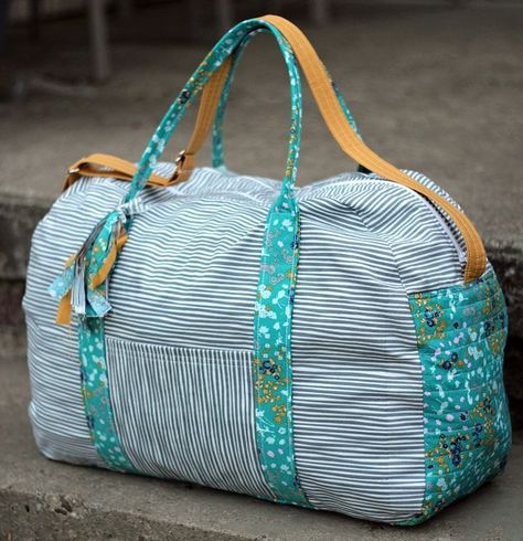 A New Duffle for the Traveler | Duffle bag sewing pattern by Gingercake Diy Duffle Bag, Duffle Bag Patterns, Tote Bag Pattern Free, Modern Bag, Beginner Sewing Projects Easy, Sac Week End, Bag Sewing, Duffle Bag Travel, Bag Patterns To Sew