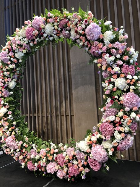 Flower Ring Backdrop, Hoop Flower Arrangement, Floral Ring Backdrop, Hoop Backdrop, Banquet Decorations, New Gold Jewellery Designs, Kebaya Dress, Wedding Arch Flowers, Arch Flowers