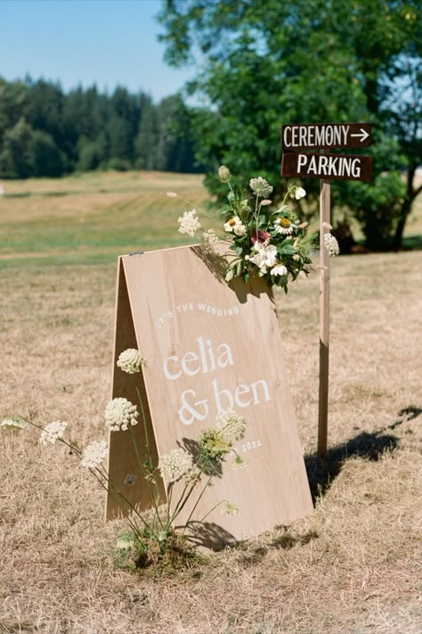 wedding welcome sign, wildflower wedding Entrance Seating, Wedding Entrance Sign, Floral Wedding Sign, Wedding Diys, Wedding Welcome Board, Wedding Signs Diy, Wedding Entrance, Garden Party Wedding, Wedding Welcome Sign