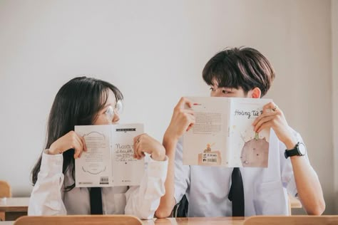 Couple Poses Korean, Highschool Couple Aesthetic, Wedding Photoshoot Props, Couple Poses Reference, Pre Wedding Poses, Human Poses Reference, Korean Couple, Arte Inspo, Human Poses