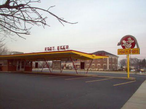 Dog & Suds drive in Dog N Suds, Springfield Ohio, Forest City, Chicago Suburbs, Chicago Photos, Local History, Old Buildings, Root Beer, Drive In