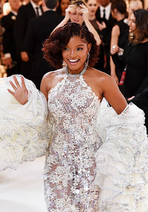 HALLE BAILEY ━ The 2023 Met Gala Celebrating “Karl Lagerfeld: A Line Of Beauty” (May 01, 2023) Halle Bailey Met Gala 2023, Halle Bailey Met Gala, Bailey Sisters, Chole Bailey, A Line Of Beauty, Chloe Halle, Chloe And Halle, Halle Bailey, Female Singers