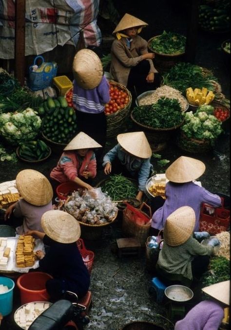 Dalat Vietnam, Vietnam Trip, Vietnamese Culture, Beautiful Vietnam, Vietnam Food, Outdoor Market, Vietnamese Recipes, Hoi An, Vietnam Travel