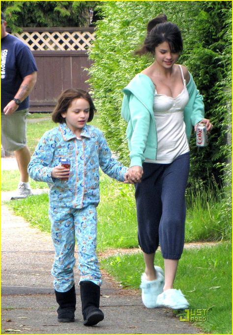 Selena Gomez Says Goodbye to Canada Ramona And Beezus, Selena Gomez Outfits, Selena G, Joey King, Marie Gomez, Last Days, On Set, Selena Gomez, Last Day