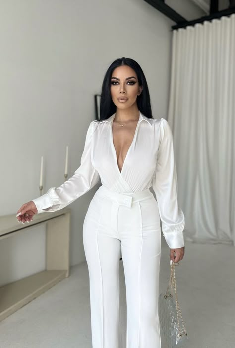 White Long Sleeve Top Outfit, Stylish Business Outfits, White Tops Outfit, Modeling Outfits, White Outfits For Women, White Party Outfit, Classy Short Dresses, Casual Party Outfit, Classy Winter Outfits