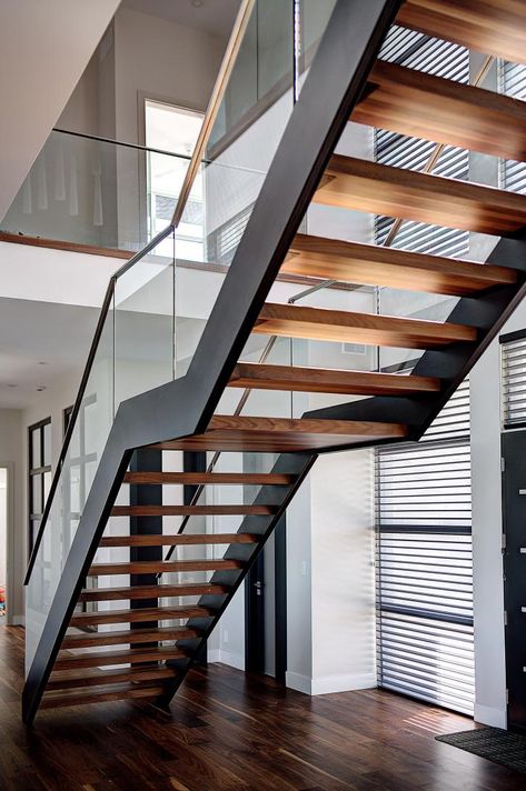 Single Stringer Staircase, Single Stringer Stairs, Metallic Staircase, Metal Staircase Design, Metal Staircase, Metal Stair Railing, Modern Stair Railing, Glass Stairs, Stair Railing Design