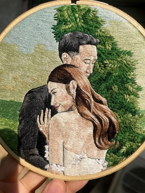 custom made embroidery portrait, realistic embroidery portrait Realistic Embroidery, Embroidery Portrait, Portrait Realistic, Portrait Embroidery, Wedding Embroidery, Hand Embroidery Art, Embroidery Hoop Art, Embroidery Craft, Alpha Patterns