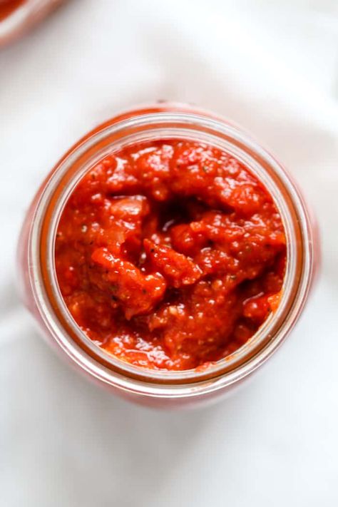 Roasted red pepper pizza sauce! The perfect quick, simple homemade pizza sauce with pantry staples. Make ahead for homemade pizzas throughout the week! | rootsandradishes.com #homemadepizzasauce #roastedredpeppers #saucerecipes #healthysaucerecipes #pizza Red Pepper Pizza Sauce, Red Sauce Pizza, Roasted Red Pepper Pizza, Red Pepper Pizza, Simple Homemade Pizza, Healthy Sauce Recipes, Pepper Pizza, Homemade Pizzas, Easy Homemade Pizza