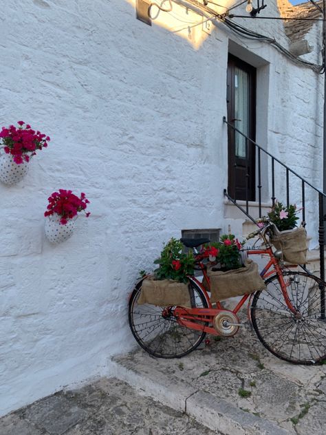 #arbellobelo #italytrip #italytravelinspiration #bike #aesthetic #italyaesthetic #italy Bike Aesthetic, Italy Aesthetic, Italy Travel, Bicycle, Bike, Italy