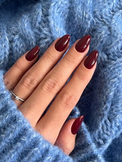 Get ready to embrace the colors and styles of fall with our curated collection of the latest nail trends for the season. #cherrywinenails #cherrywinenailsacrylic #cherrywinenailsdesign #cherrywinenailsshort #cherrywinenailssquare Kutek Disney, Wine Nails, Solid Color Nails, Nagel Tips, Smink Inspiration, Red Nail Polish, Makijaż Smokey Eye, Thanksgiving Nails, Red Nail