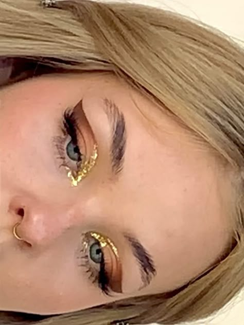 Maquillage Euphoria, Gold Eye Makeup Looks, Goddess Makeup Look, Golden Outfit, Maquillage On Fleek, Gold Eyeliner, Gold Makeup Looks, Vampire Bride, Ac New Leaf