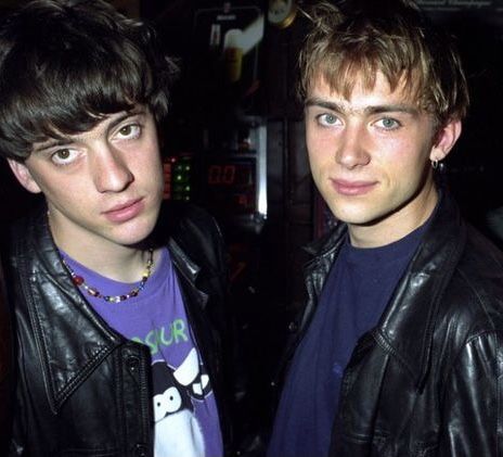 Damon And Graham, Damon Albarn 90s, Blur Band, Graham Coxon, Mushroom Hair, Alex Pics, Jamie Hewlett, Damon Albarn, I'm With The Band