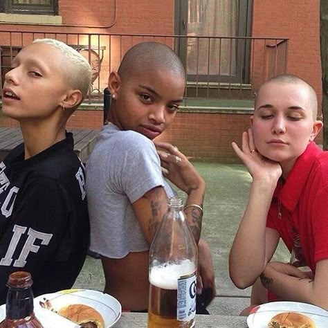 Buzz Cut Women, Girls With Shaved Heads, Buzzed Hair, Friends Images, Shave My Head, Bald Girl, Bald Hair, Bald Women, Bald Head