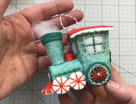 Felt Train Ornament, Felt Train, Bed Ornament, Creative Stitching, Train Template, Felt Ornaments Diy, Train Ornament, Train Gifts, Horse Ornaments