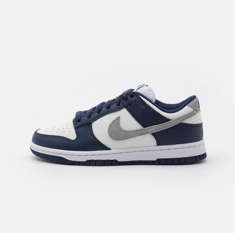 Nike Blue Dunks, Fancy Sneakers, Outfit Cowok, Sneakers Nike Jordan, Clothes Pieces, Boyish Outfits, Shoe Pics, Wardrobe Revamp, White Nike Shoes