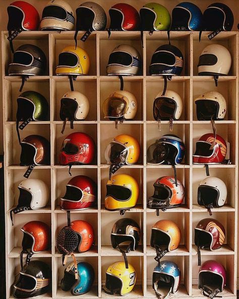 Motorcycle Showroom Interior, Helmet Storage, Cafe Racer Helmet, Helmet Shop, Vintage Helmet, Flat Tracker, Motorcycle Garage, Cafe Racer Bikes, Bike Shed