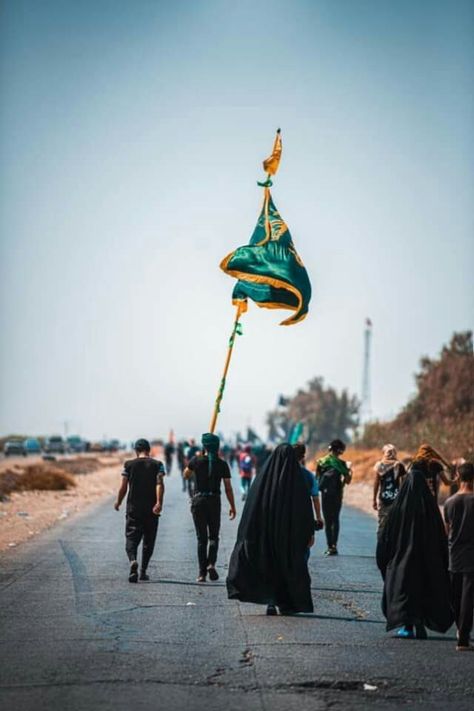 Arbaeen Walk Photography, Abbas Alamdar, Muharram Wallpaper, Karbala Pictures, Islamic Kids Activities, Mosque Art, Art Photography Portrait, Muslim Couple Photography, Shia Islam