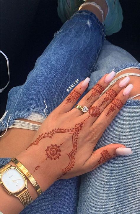 Mehndi Ideas Front Hand, Simple Front Mehndi Designs, Simple Arabic Mehndi Designs Front Hand, Simple Flower Mehndi Designs, Arabic Mehndi Designs Front Hand, Mehendi Designs For Front Hand, Small Mehndi Designs, Front Hand Mehndi Designs Simple, Right Hand Mehndi Design